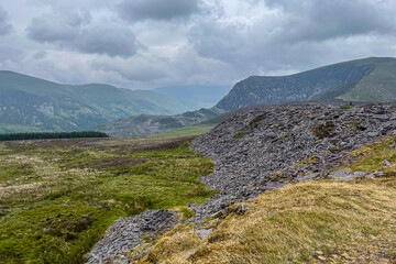 Dramatic Snowdonia Vista: A Rocky Foreground and Misty Distant Mountains