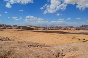 Stunning desert scenery in Wadi Rum, Jordan, showcasing vast sandy expanses, rock formations and mountains.
