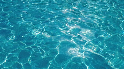Obraz premium The shimmering surface of crystal clear water in a sunny pool setting.