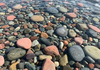 Colorful Pebbles Underwater Shoreline Rocks, Smooth Stone Texture, Water Surface, Natural Background, Ocean, Beach, Outdoors