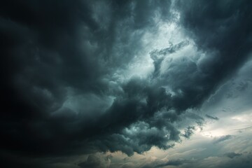 Obraz premium Foreboding Sky: Dark Clouds Assemble as a Storm Brews, Capturing the Anger of Nature's Ominous Atmosphere