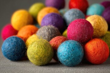 Obraz premium Colorful felt balls clustered close together (1)
