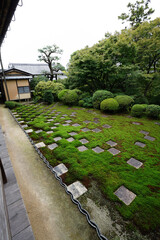 Fototapeta premium 京都東福寺本坊庭園の市松模様の苔