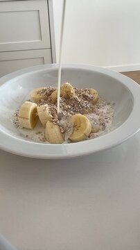 banana com aveia e leite para caf&eacute; da manh&atilde; 
