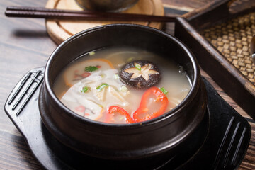 오댕탕
Korean Fish Cake Soup
鱼饼汤
韓国おでんスープ
オデンタンスープ
Sopa de Pastel de Pescado Coreana
Soupe de G&acirc;teau de Poisson Cor&eacute;enne
Koreanische Fischkuchensuppe
Корейский суп с рыбными пирожками
حساء كعكة السمك الك