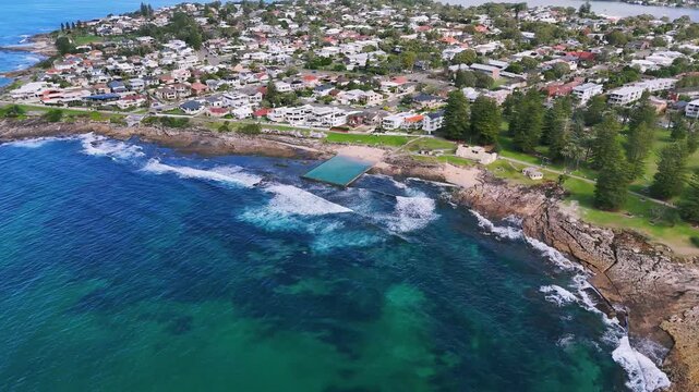 Cronulla, Sydney, Australia: UHD Drone Video- Panning along the Esplanade&ndash;walking trail along the coastline from Sheily Beach and Park to Oak Park Beach and rock pool. 