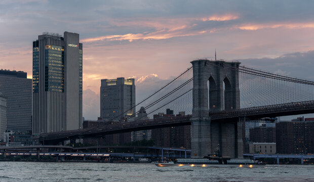 brooklyn bridge at sunset