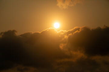 夏の奄美大島の夜明けの風景。