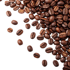 Obraz premium Scattered roasted coffee beans isolated on transparent background
