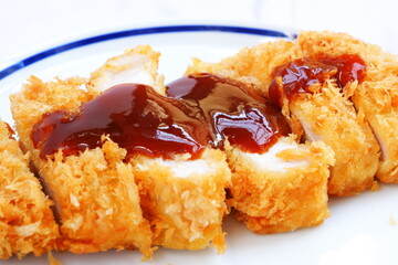 トンカツ - 揚げ立てでサクサクの食感の、おいしいトンカツ（ロースカツ）
