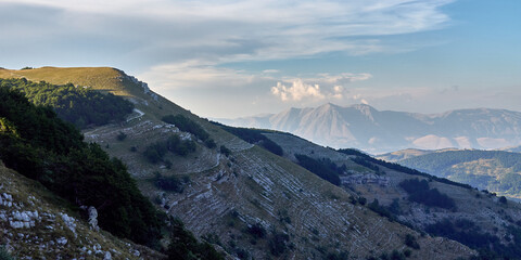Fototapeta premium Pomeriggio estivo sui Monti Simbruini - Vedute di Monte Autore - Subiaco (RM)