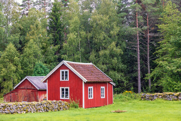 Wooden cottage by the forest edge © Lars Johansson