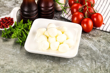 Small mozzarella mini cheese balls