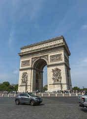 Fototapeta premium View of Arc de Triomphe in Paris from outside of traffic circle.