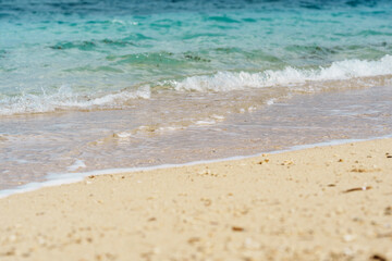 さざ波が打ち寄せるきれいな海
