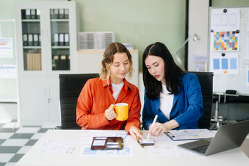 Explore dynamic UX, UI designs with wireframes, prototyping, teamwork, and creative layouts for web and mobile. Perfect