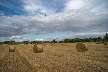 Mons en Pévèle, France, le 15 juillet 2025 : Paysage de la campagne de Mons en Pévèle, village du Nord de la France en région Hauts de France