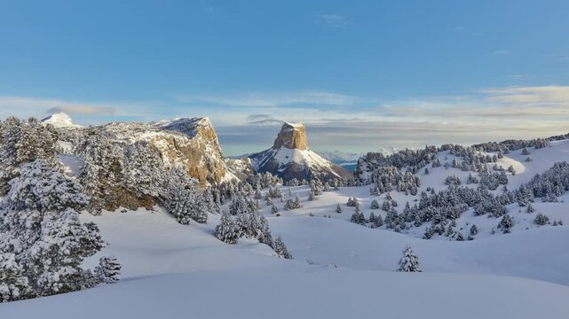 France, Vercors, le mont aiguille depuis le pas de la case.