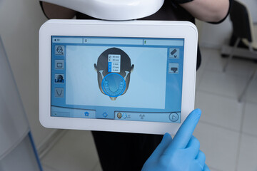 Advanced Dental Imaging Technology: Innovative 3D Visualization on Display for Enhanced Patient Diagnosis and Treatment Planning in a Modern Dental Clinic