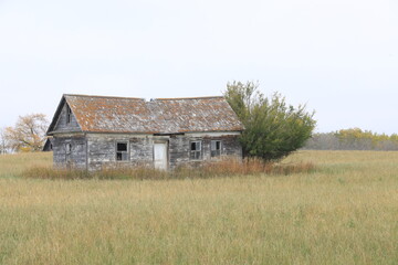 Obraz premium Abandoned Places and Prairie Saskatchewan Scenery.