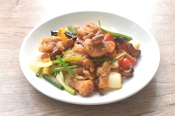 fried slice crispy chicken meat with cashew nut and bell pepper couple onion on plate 