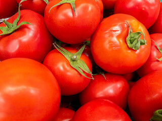 Fresh tomatoes on the market stall, closeup