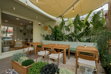 Cozy Café Atmosphere with Natural Light and Relaxed Ambience


