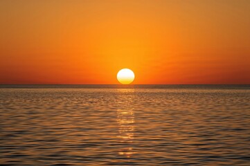 Obraz premium Golden hour light falling on calm waves along peaceful beach, ideal for digital artwork, ads, and vacation themes