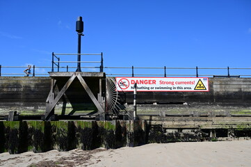 Fototapeta premium Warning sign on a Pier at Littlehampton in West Sussex. 