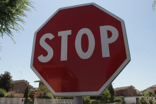 segnali stradali di STOP
