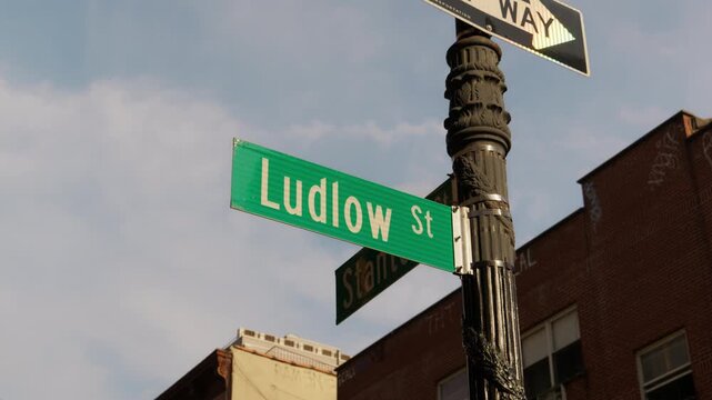 Ludlow Sign Imágenes de Ludlow: descubre bancos de fotos, ilustraciones, vectores y ...