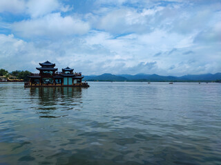The good view of the west lake (Xi Hu) with the chinese travel ferry and the blue sky.