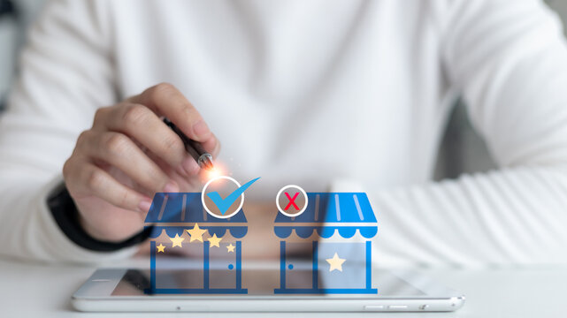 User selecting a better online store based on customer ratings and reviews, showing comparison with high vs low star ratings on a digital device.