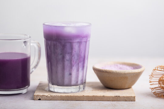 ube latte boisson fraiche violette glac&eacute;e et lait	