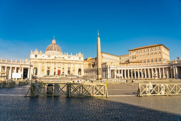 Obraz premium St. Peter's Basilica in Rome. Translation of the text: 