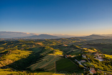 Obraz premium Marche, spectacular view and sunset on the Marche hills from the Ripatransone viewpoint.