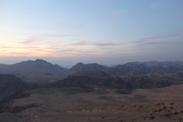 Naklejka premium Desert Dawn over Ancient Peaks in Jordan