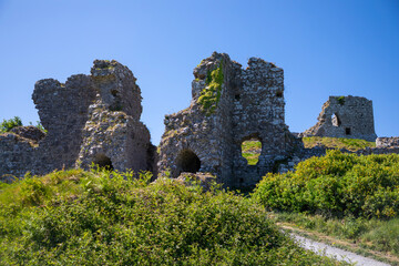Fototapeta premium ruins of an old irish castle