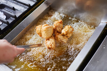 唐揚げ作るとこ