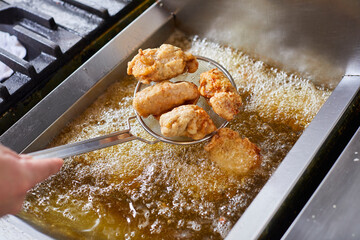 唐揚げ作るとこ