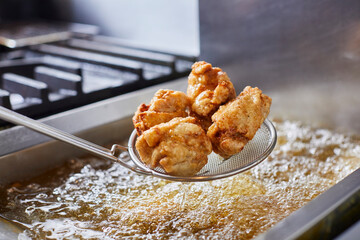 唐揚げ作るとこ