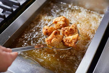 唐揚げ作るとこ