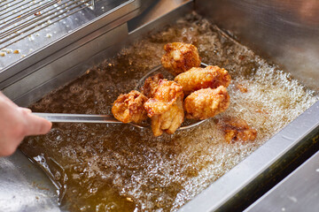 唐揚げ作るとこ