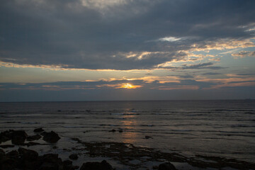 夏の奄美大島の夜明けの風景。