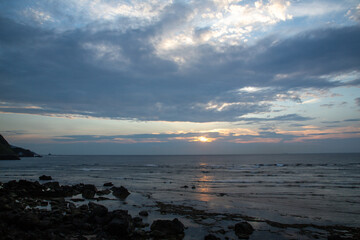 夏の奄美大島の夜明けの風景。