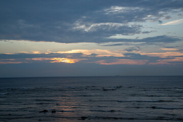 夏の奄美大島の夜明けの風景。