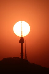 남산타워과 태양