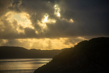 夏の奄美大島の夜明けの風景。