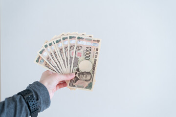 お金を持っている人	