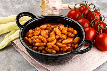 White baked bean in tomato sauce